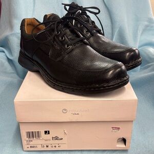 Clarks Unstructured Black Leather Oxfords